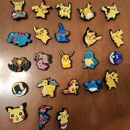 Διακοσμητικά Crocs Jibbitz σαν καινούργια με θέμα Pokémon και ιατρικό