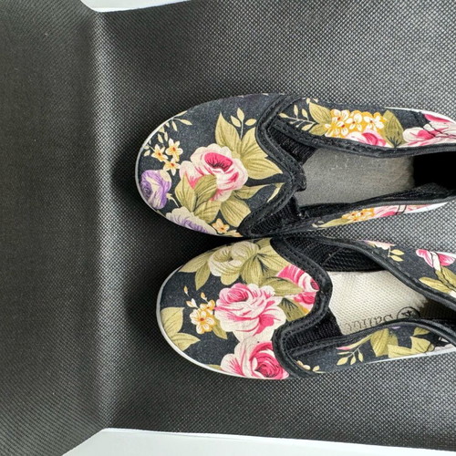 Sanrio floral kids espadrilles like new, size 24