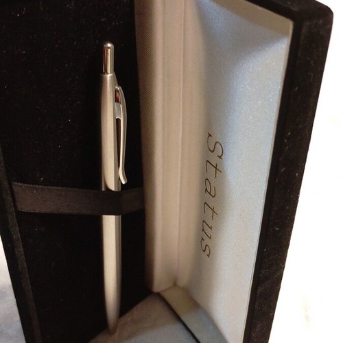 Vintage Status pen with silver case like new
