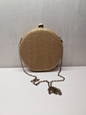 4queens round shoulder bag new, gold color