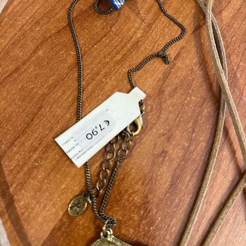 Pack of 5 necklaces like new, intact