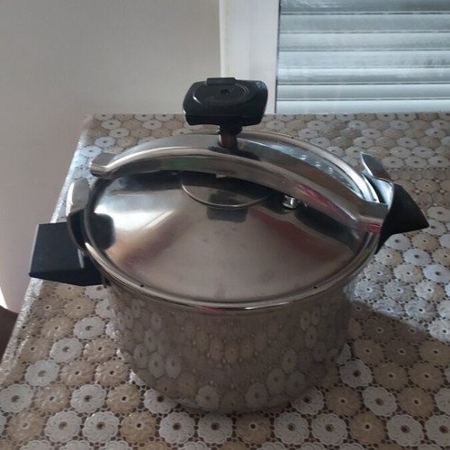SEB pressure cooker 10 liters used with signs of wear