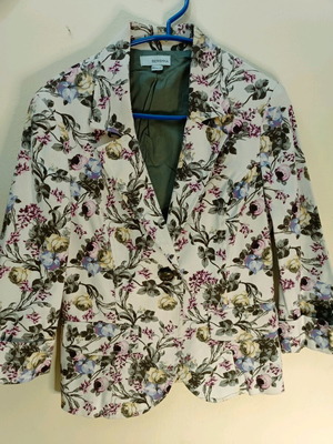 Bershka women's floral blazer white with 3/4 sleeves like new