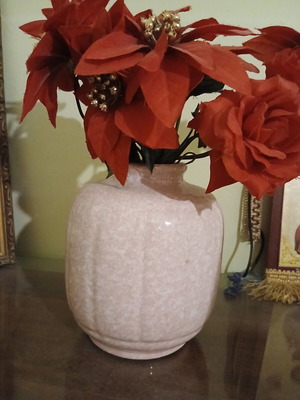 Decorative porcelain vase like new