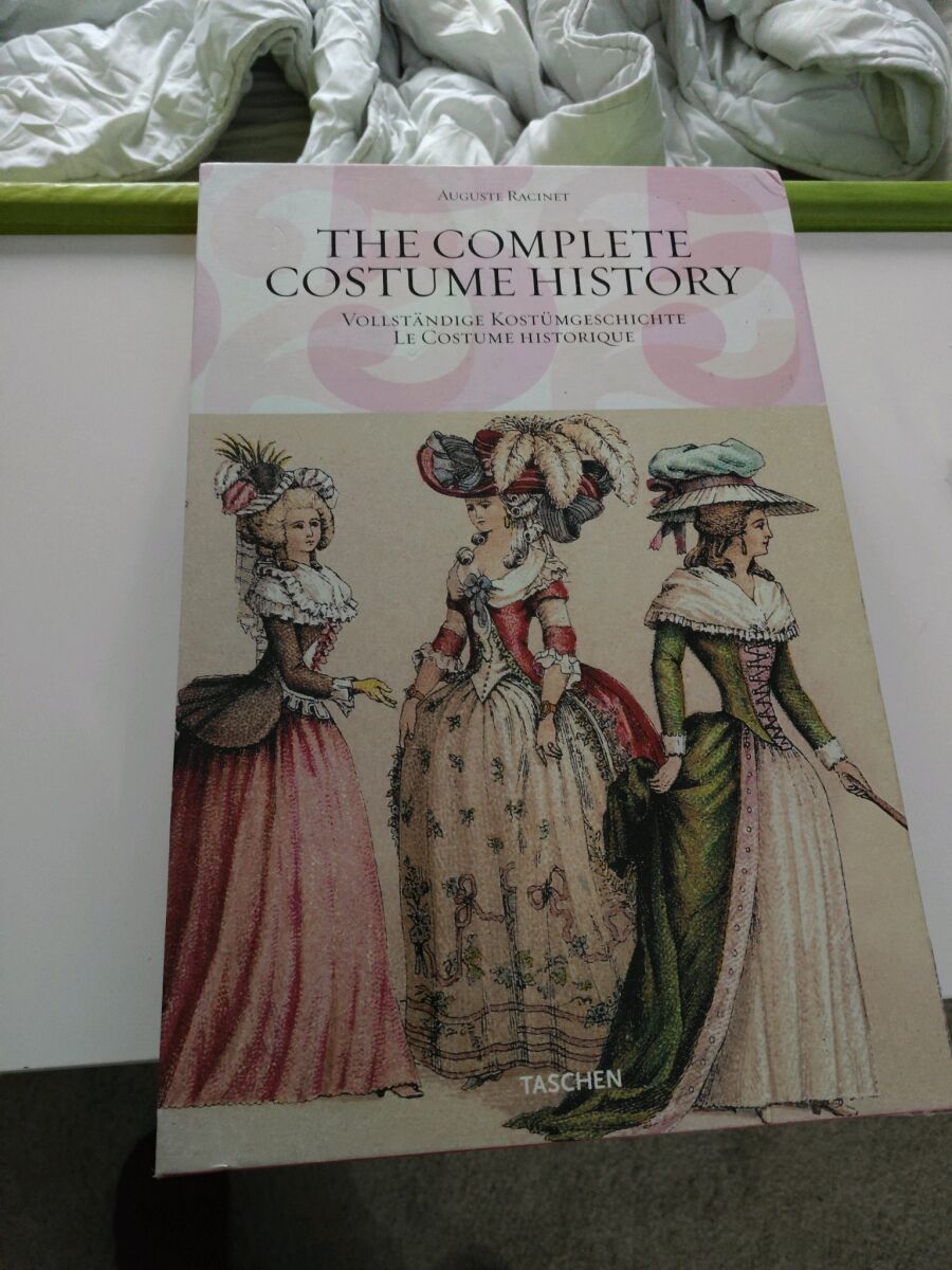 The Complete Costume History hardcover… - € 68,00 - Vendora.cy