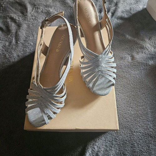 Women's sandals like new, silver with glitter, size 37