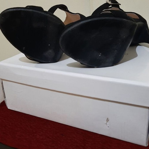 Ideal Shoes black suede high heel sandals size 39 like new