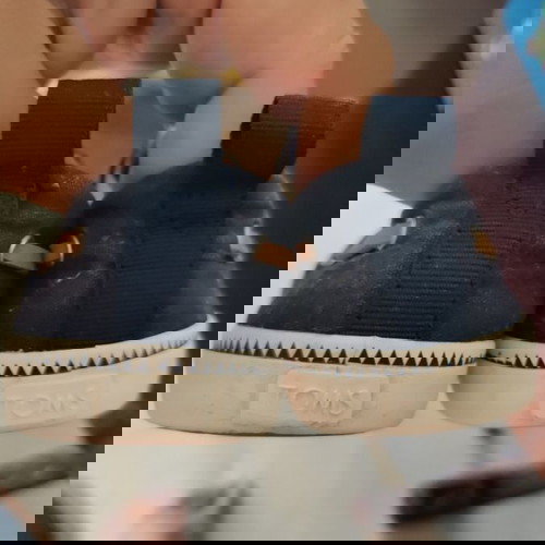 Παιδικό παπούτσι Toms νούμερο 27, σε πολύ καλή κατάσταση