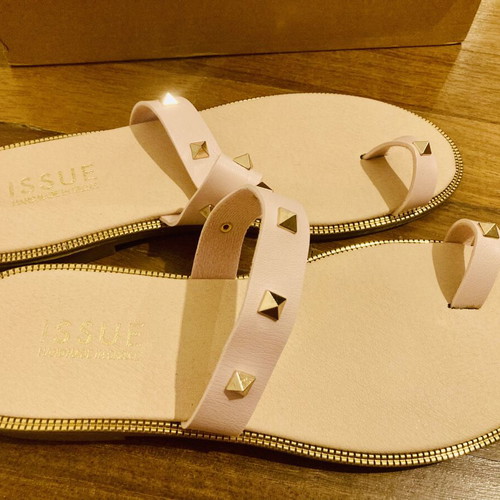 Issue Fashion pink pastel sandals new with gold studs