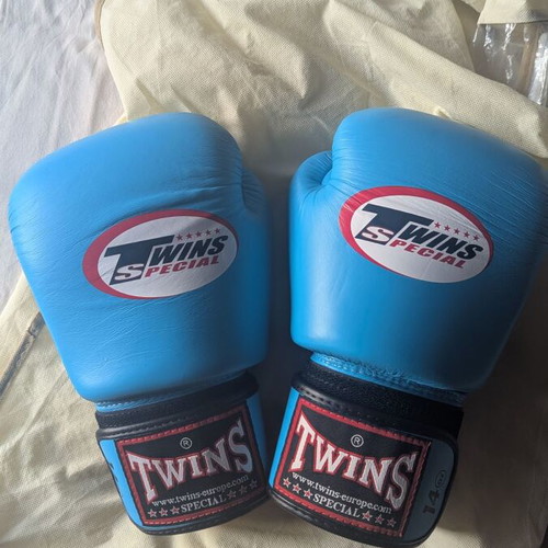 Twins Special BGVL-3 boxing gloves size 14, like new, blue