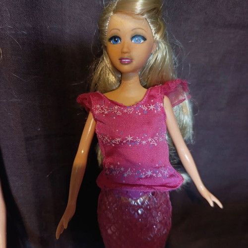 Barbie Merliah Mermaid Tale 2 2011 used with light-up mermaid gift