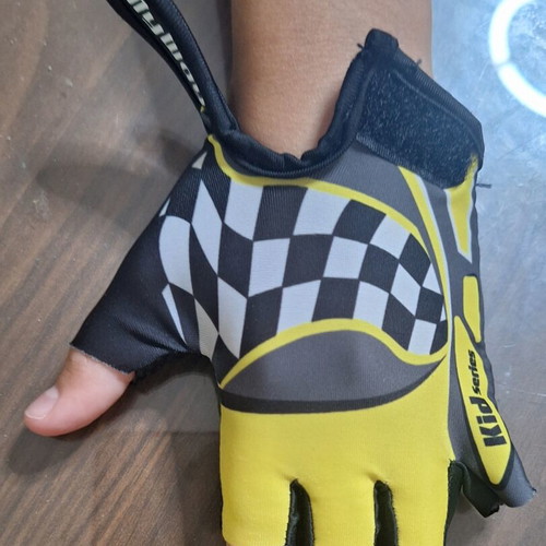 Children's cycling gloves like new, padded palm, ideal for 5-6 years