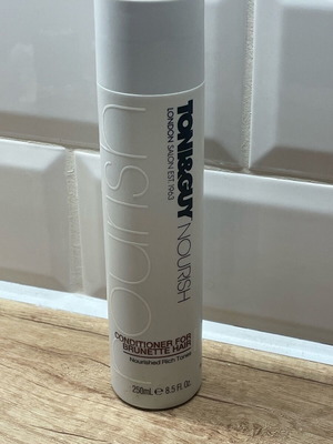 Toni&Guy London Nourish Conditioner for brunette hair used, 2/3 quantity