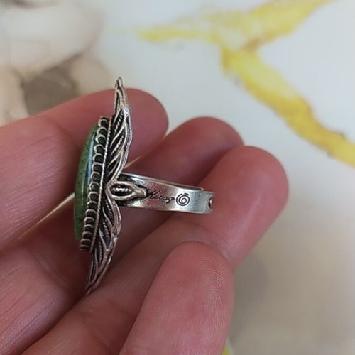 Women's ring new with green stone