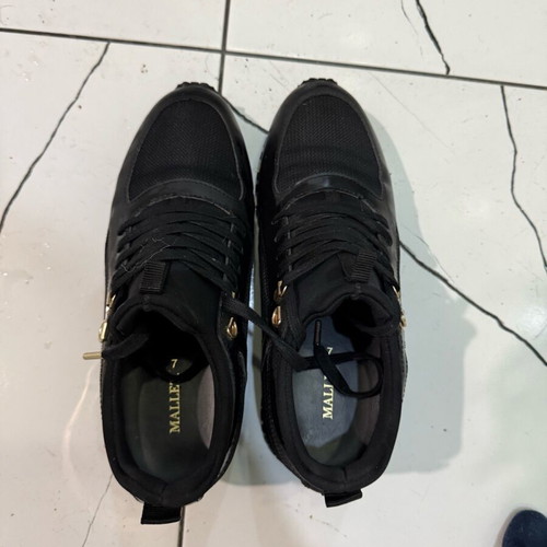 Mallet London sport shoes black size 40 like new