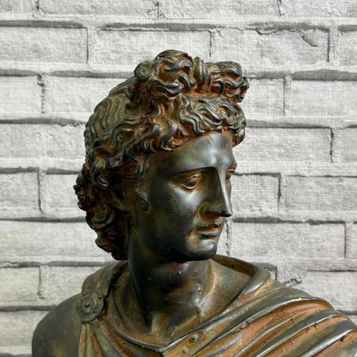 Decorative bust in classic style used with bronze effect