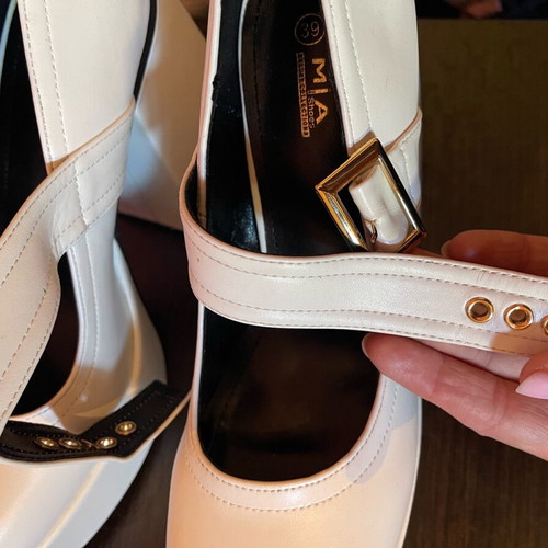 White pumps with thick heel size 39, synthetic leather, like new