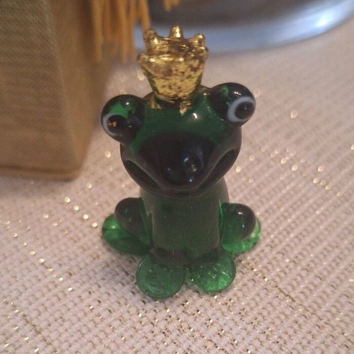 Decorative glass frog with crown new in box