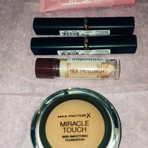 LIPSTICK LOREAL, LIP GLOSS YOUTH LAB, FOUNDATION MAX FACTOR CONCEALER RIMMEL