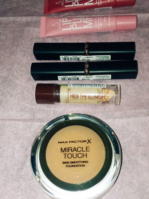 LIPSTICK LOREAL, LIP GLOSS YOUTH LAB, FOUNDATION MAX FACTOR CONCEALER RIMMEL