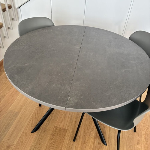 Calligaris Extendable Dining Set with Ceramic Surface and 4 Chairs like new