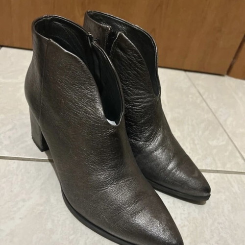 Leather ankle boots like new, side zipper, square heel 5-6cm, size 39, grey silver