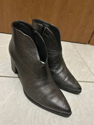 Leather ankle boots like new, side zipper, square heel 5-6cm, size 39, grey silver