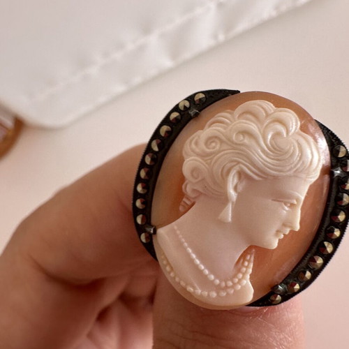 Vintage cameo silver brooch, like new