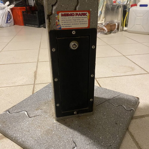 Beaver Automatic Vending Machine like new with semi-precious stones