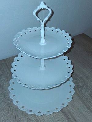 Plastic 3-Tier Cake Stand like new