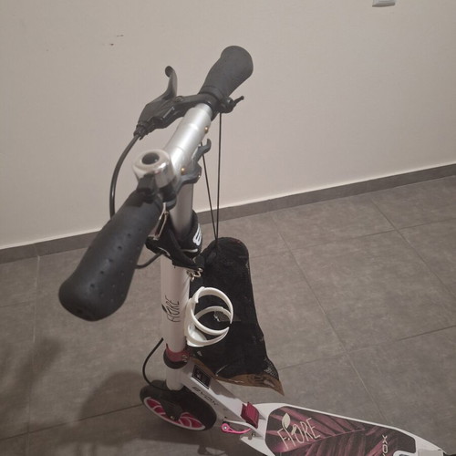 Byox children's scooter with knee pads new
