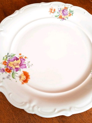 Vintage porcelain plate 31 cm diameter like new