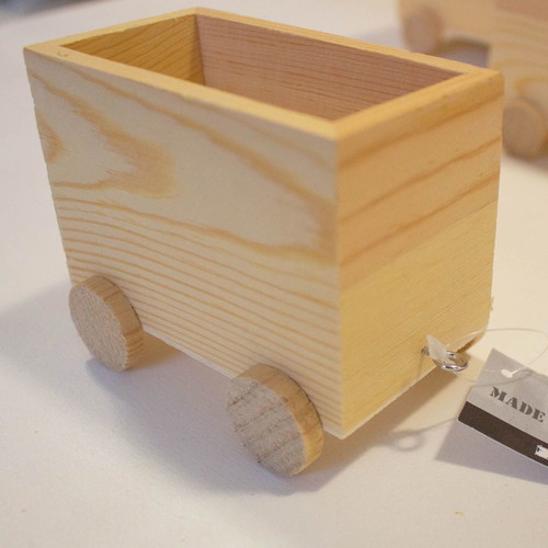 Wooden train wagons pack of 8 new