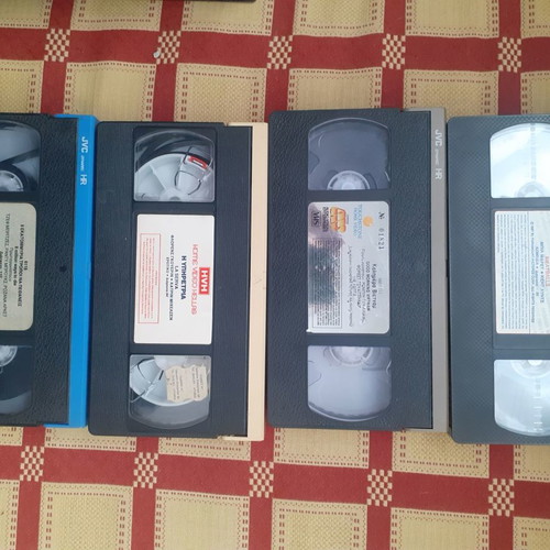 VHS video cassettes like new, pack of 14, popular titles from major companies