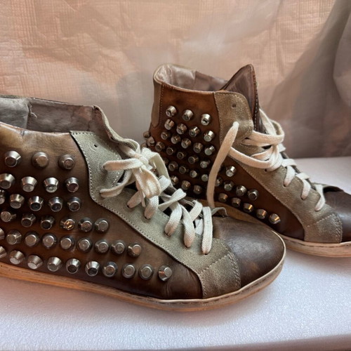 Brown boots with studs used, size 39