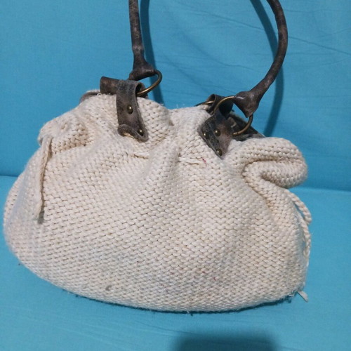 Knitted shoulder bag like new, white, wool
