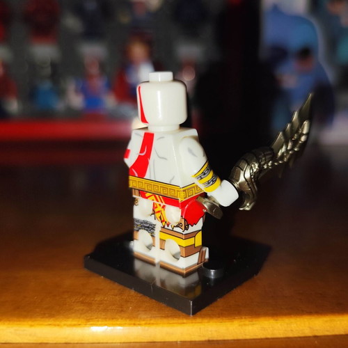 Kratos minifigure like new with Blades of Chaos and stand