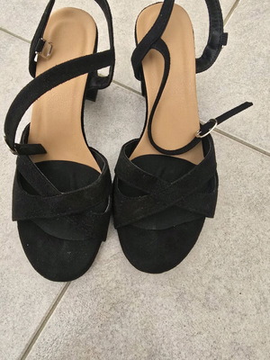Women's black sandal size 38 like new