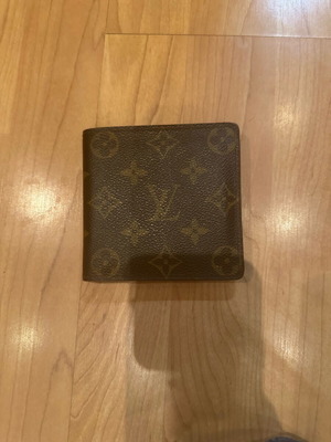 Louis Vuitton wallet like new, brown