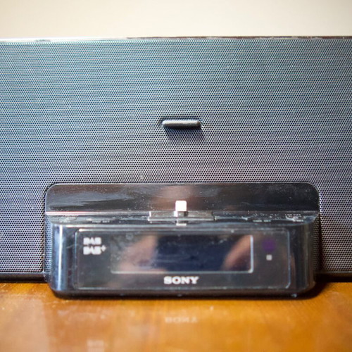 Sony XDR-DS16iPN docking station for iPhone iPod used