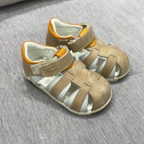 Crocodilino sandals size 20 used with wear on front