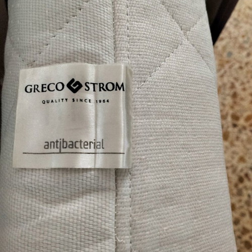 Lorreli playpen complete with Greco strom mattress like new