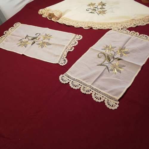 Handmade silk embroidery set of 3 pieces like new