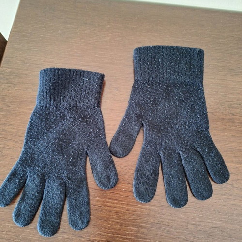 Gloves used, winter knitted black