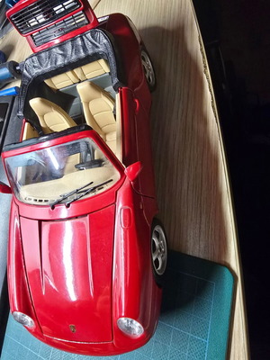 Porche 911 του 93 σε 1/18