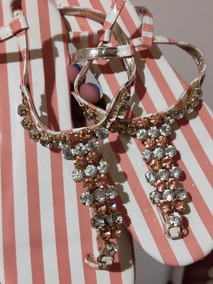 Σανδάλια ροζ-λευκό νούμερο 37 μεταχειρισμένα με στρας ροζ και λευκά