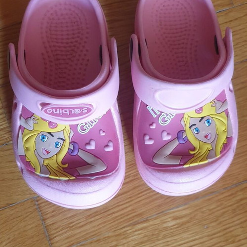 Sandals used, size 23-24
