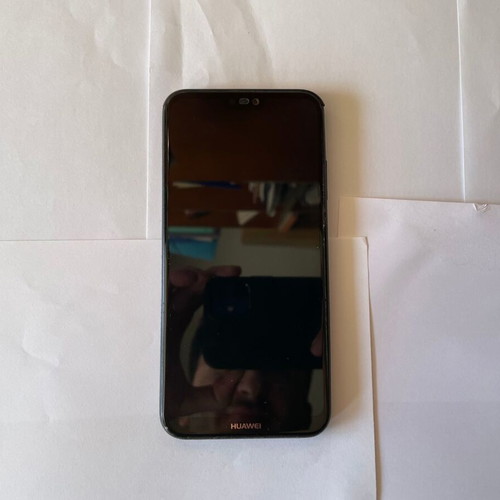 Huawei P20 Lite 4GB/64GB μεταχειρισμένο, μαύρο, με κίτρινη γραμμή στην οθόνη