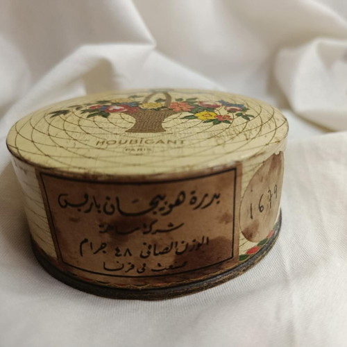 Vintage Chantilly powder box by Houbigant used, 1930s