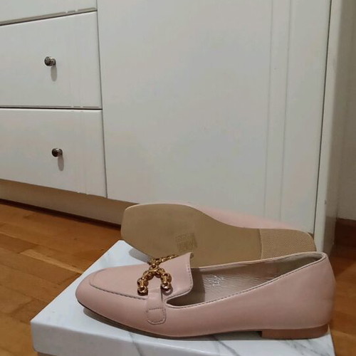 Shoes size 39 new with flat heel in pink nude color
